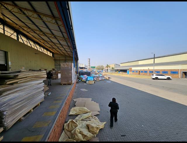 20,860M² WAREHOUSE FOR SALE IN CLAYVILLE